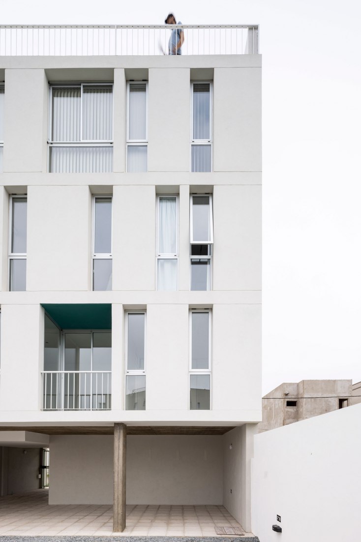 Edificio MAYO por Guadagna arquitectos. Fotografía por Luis Barandiaran.
