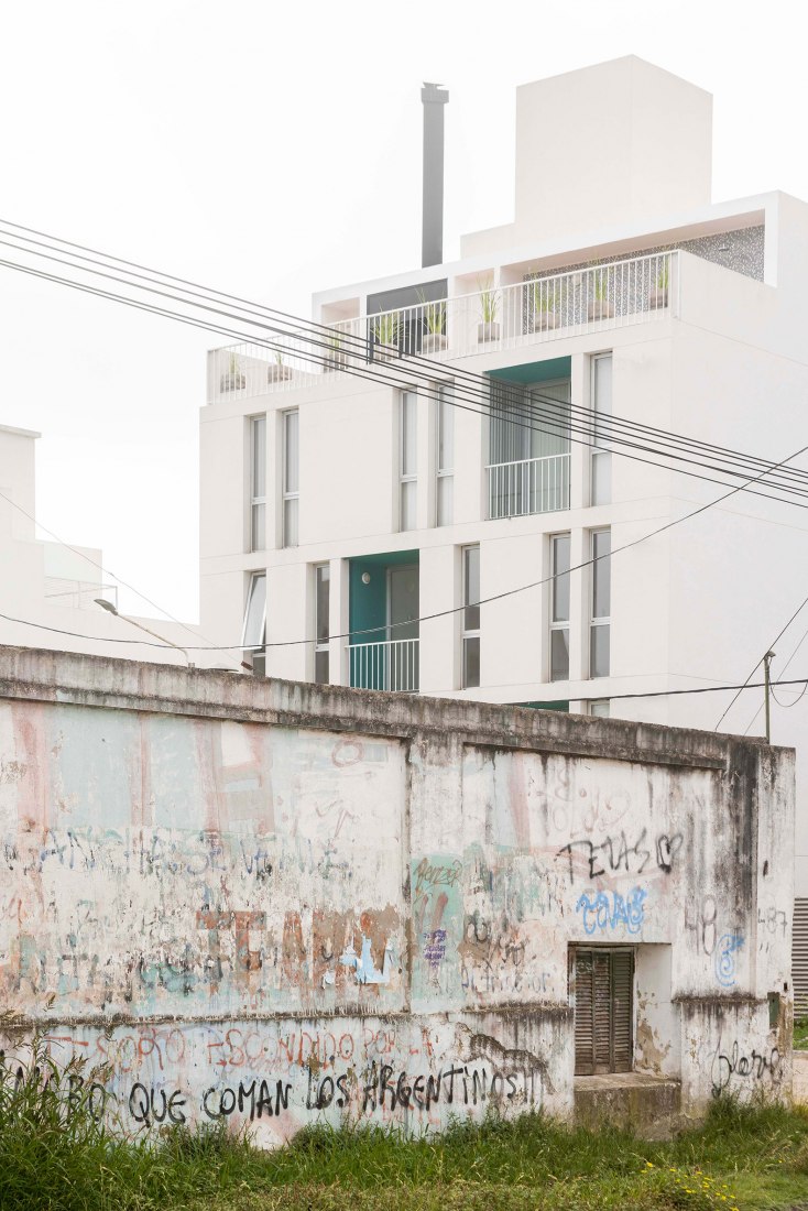 Edificio MAYO por Guadagna arquitectos. Fotografía por Luis Barandiaran.