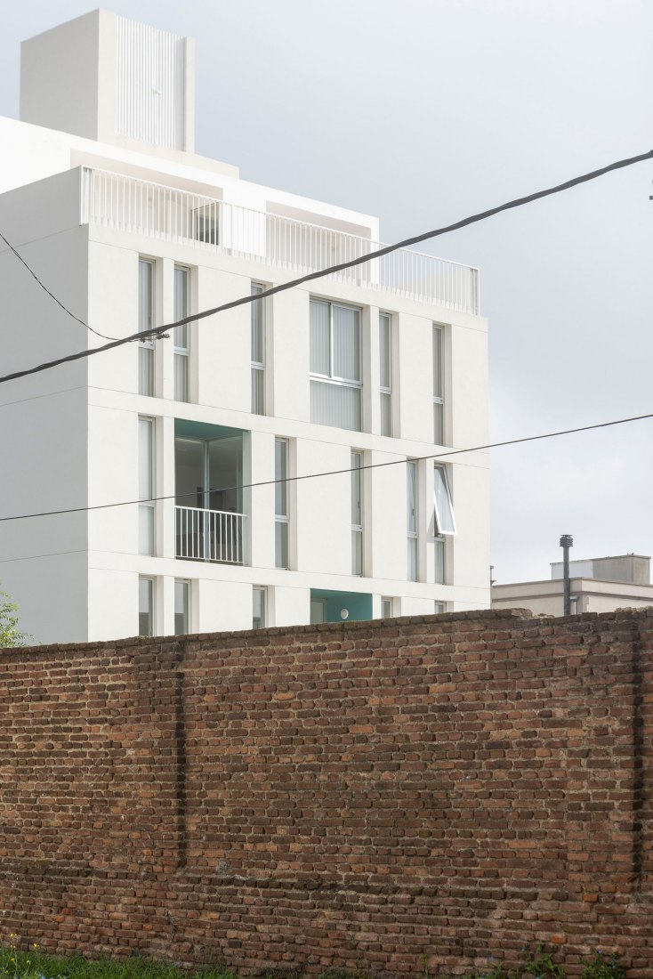 Edificio MAYO por Guadagna arquitectos. Fotografía por Luis Barandiaran.