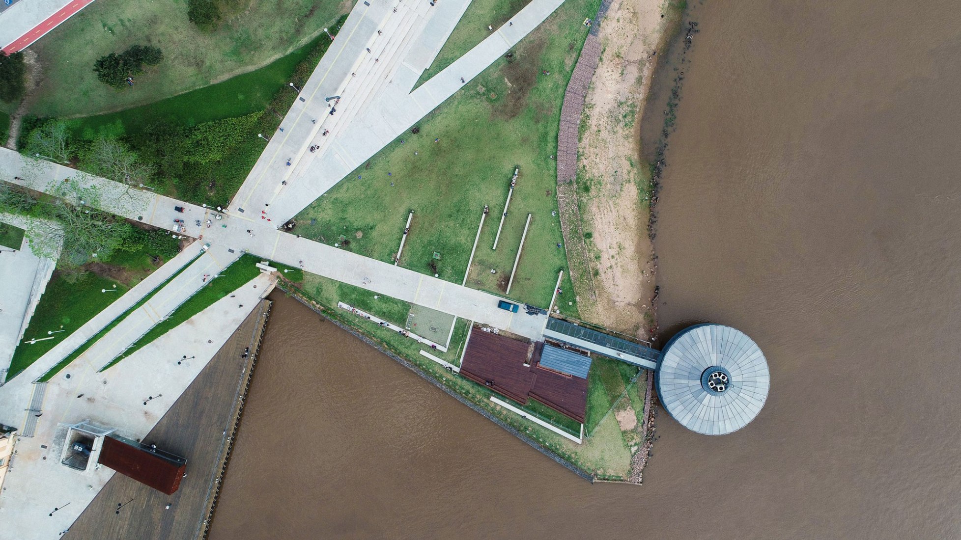 Parque urbano de Guaíba Orla por Jaime Lerner Arquitetos Associados. Fotografía por Arthur Cordeiro