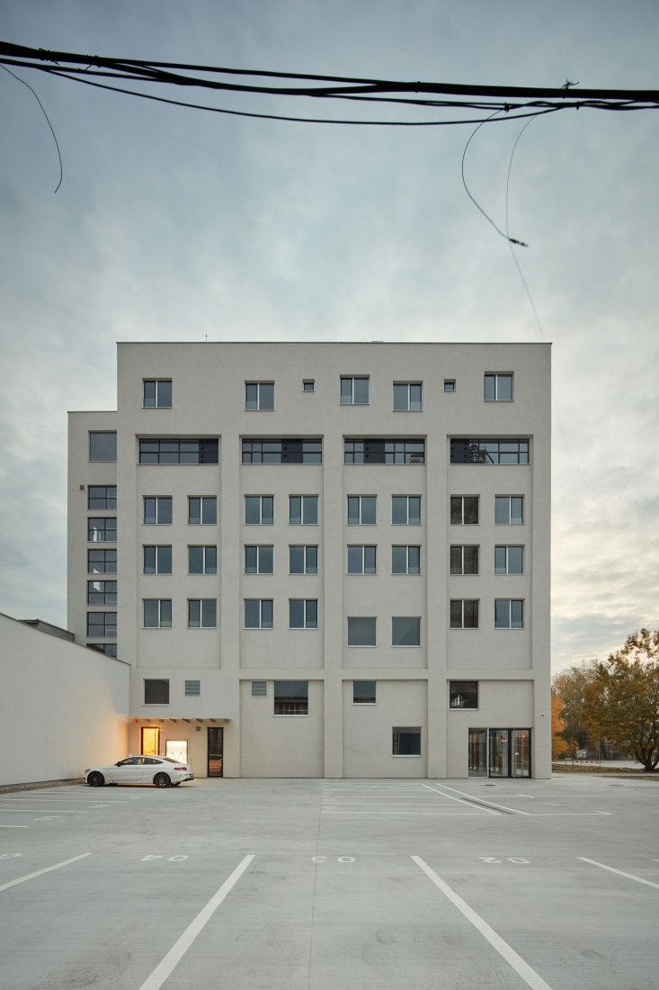 Aparcamiento. The Mill por GutGut. Fotografía © Jakub Skokan, Martin Tůma (BoysPlayNice)