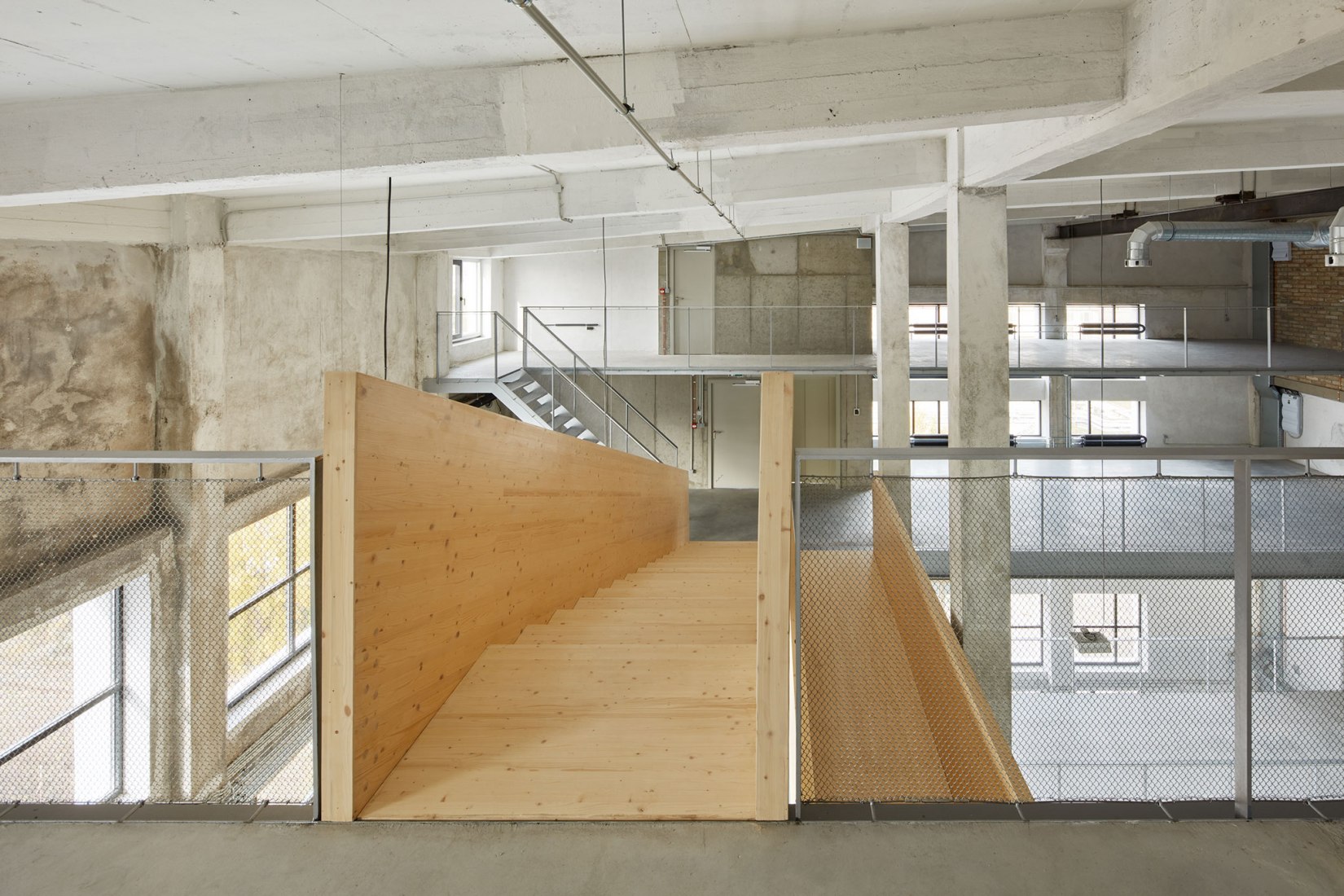 Escaleras. The Mill por GutGut. Fotografía © Jakub Skokan, Martin Tůma (BoysPlayNice)