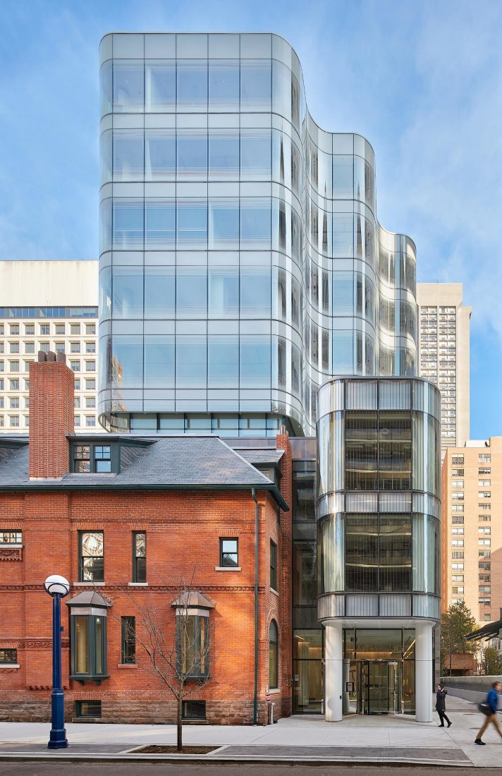 Vista exterior sur. 7 St. Thomas por Hariri Pontarini Architects. Fotografía © doublespace photography