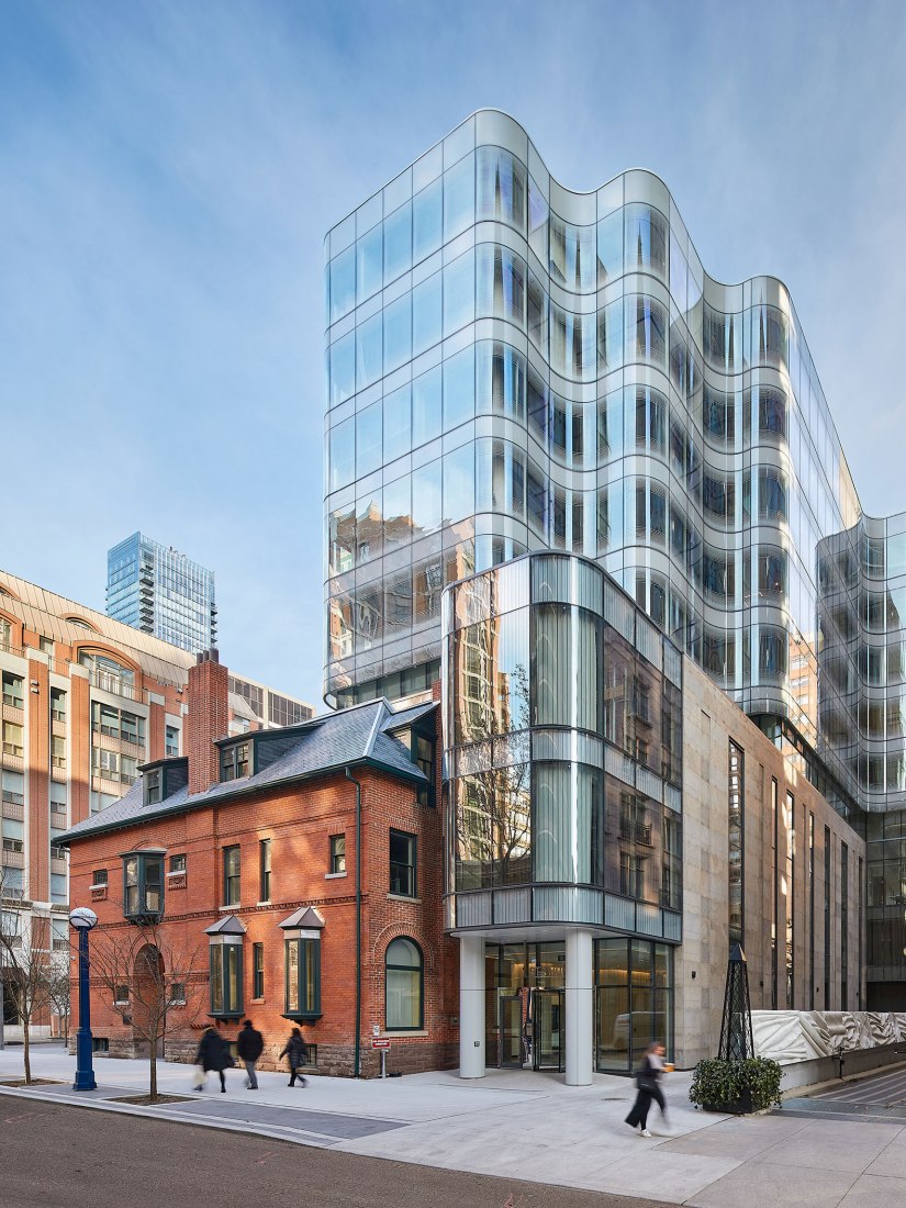 Vista exterior noreste. 7 St. Thomas por Hariri Pontarini Architects. Fotografía © doublespace photography