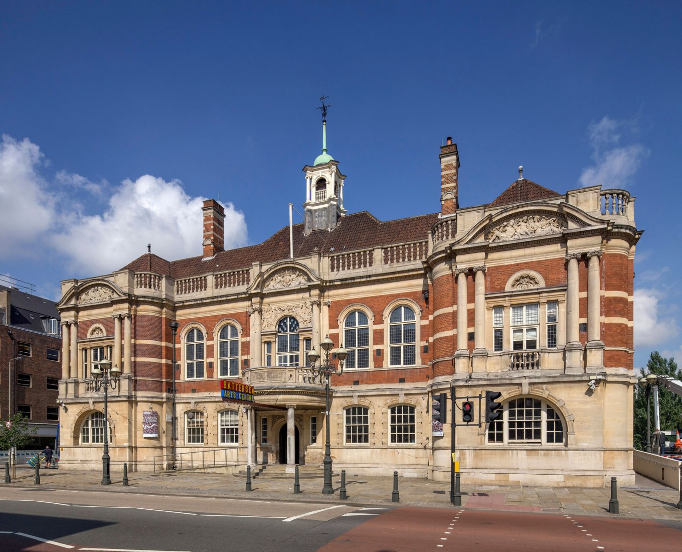 Centro de las Artes Battersea por Haworth Tompkins. Fotografía por Morley von Sternberg.