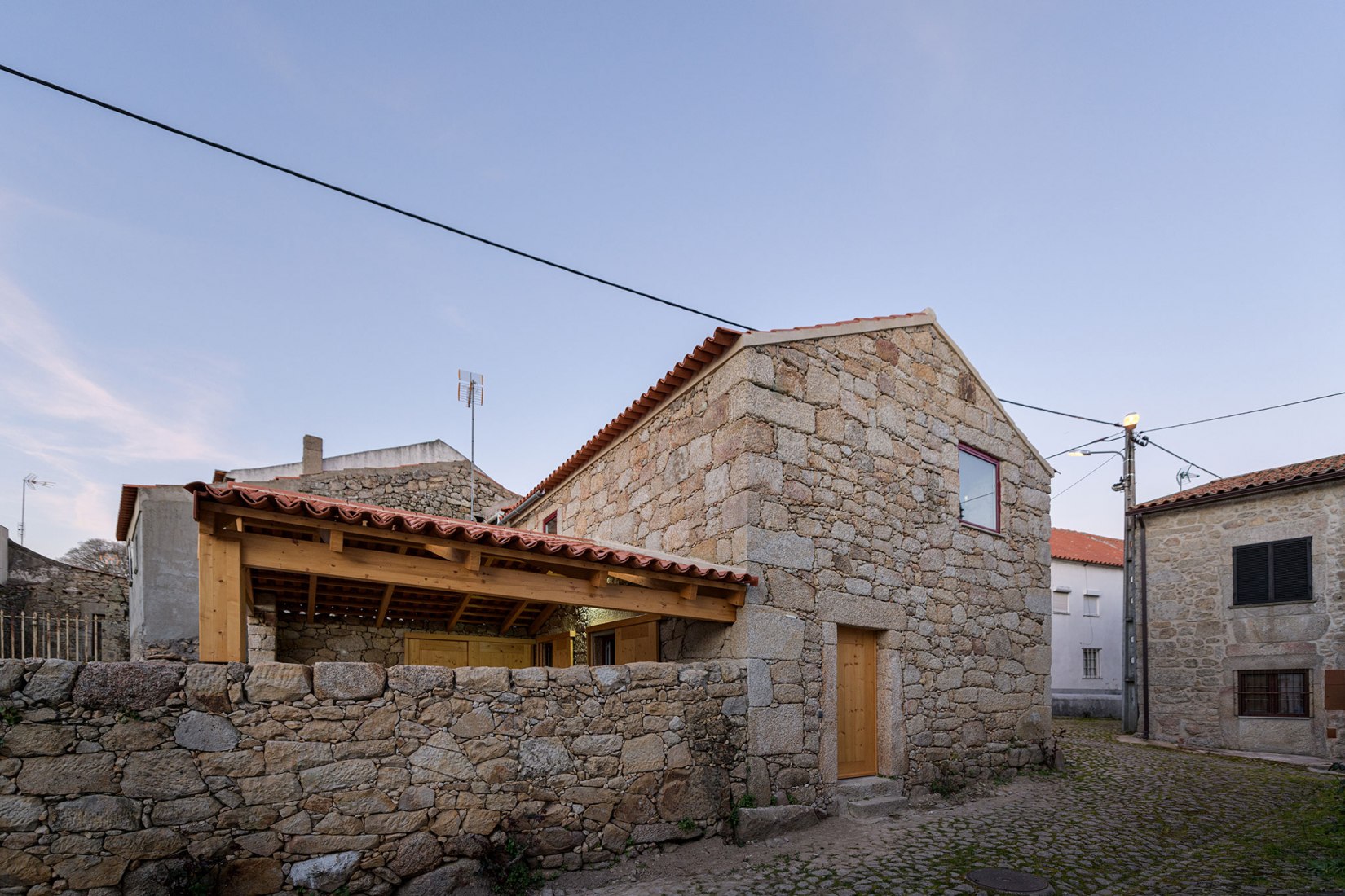 Rural House by HBG Architects. Photograph by Ricardo Oliveira Alves