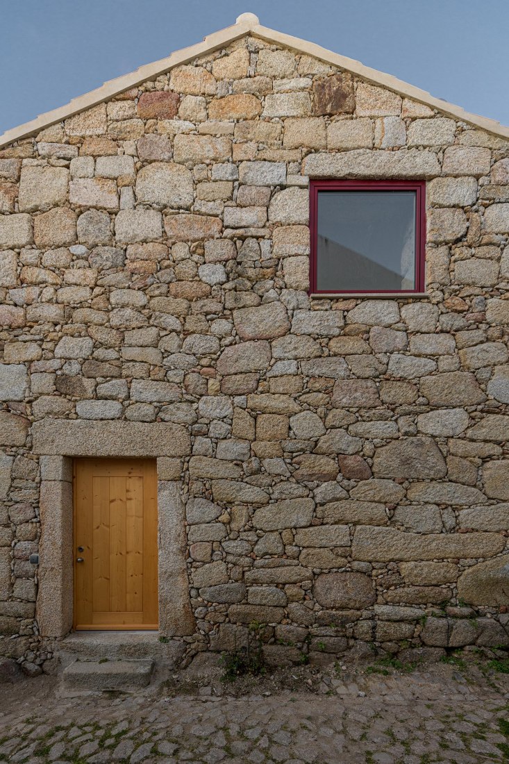 Rural House by HBG Architects. Photograph by Ricardo Oliveira Alves