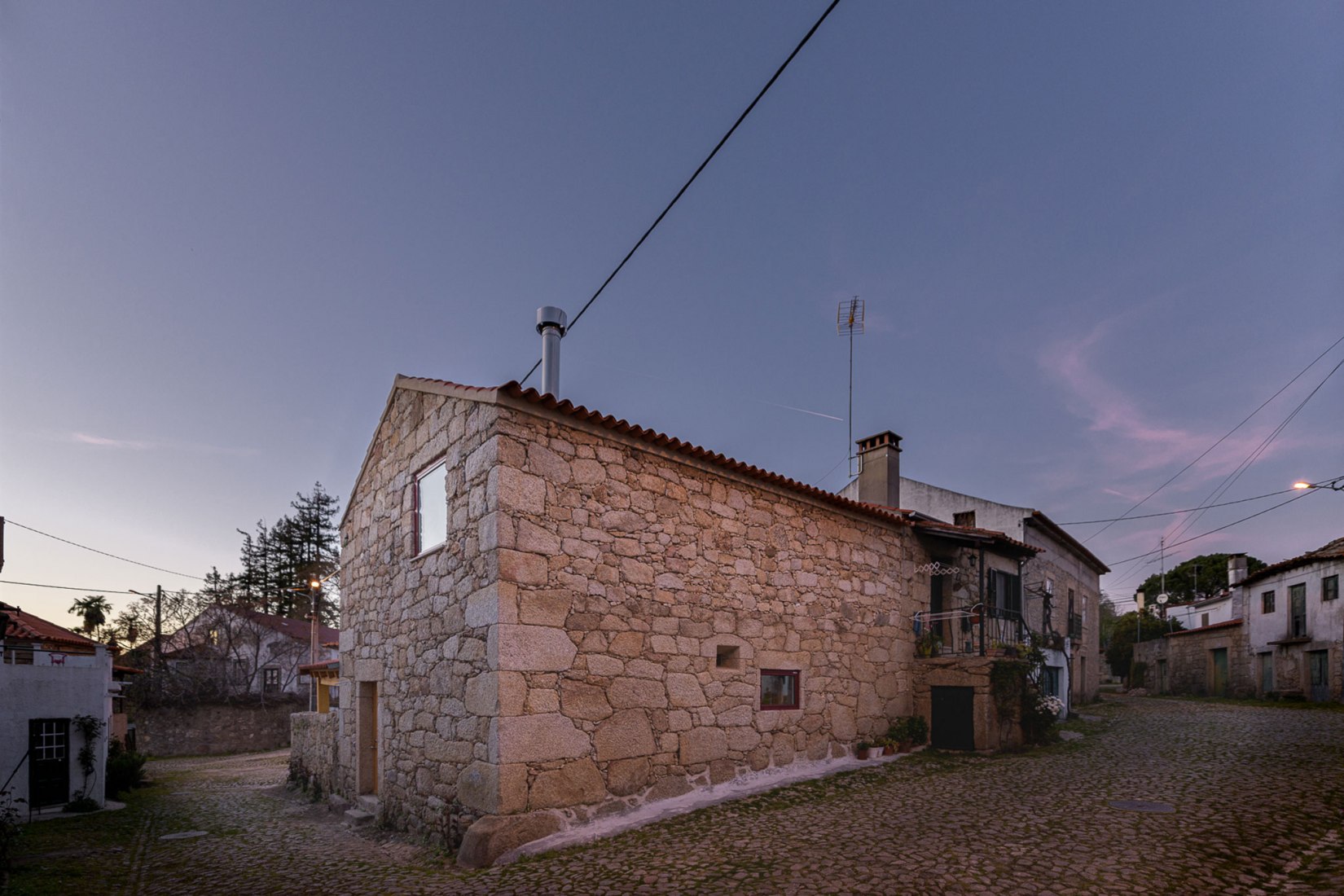 Rural House by HBG Architects. Photograph by Ricardo Oliveira Alves