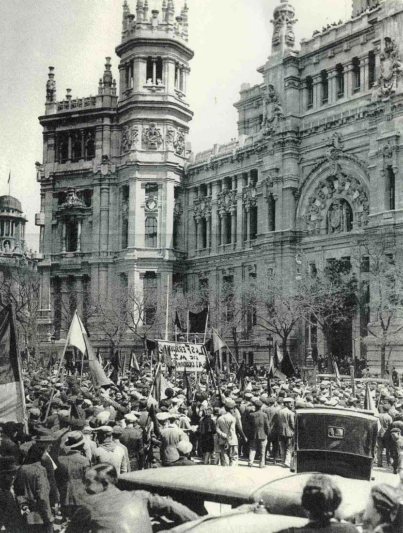 Historical pictures. Colgando del Centro by Héctor Fernández Elorza