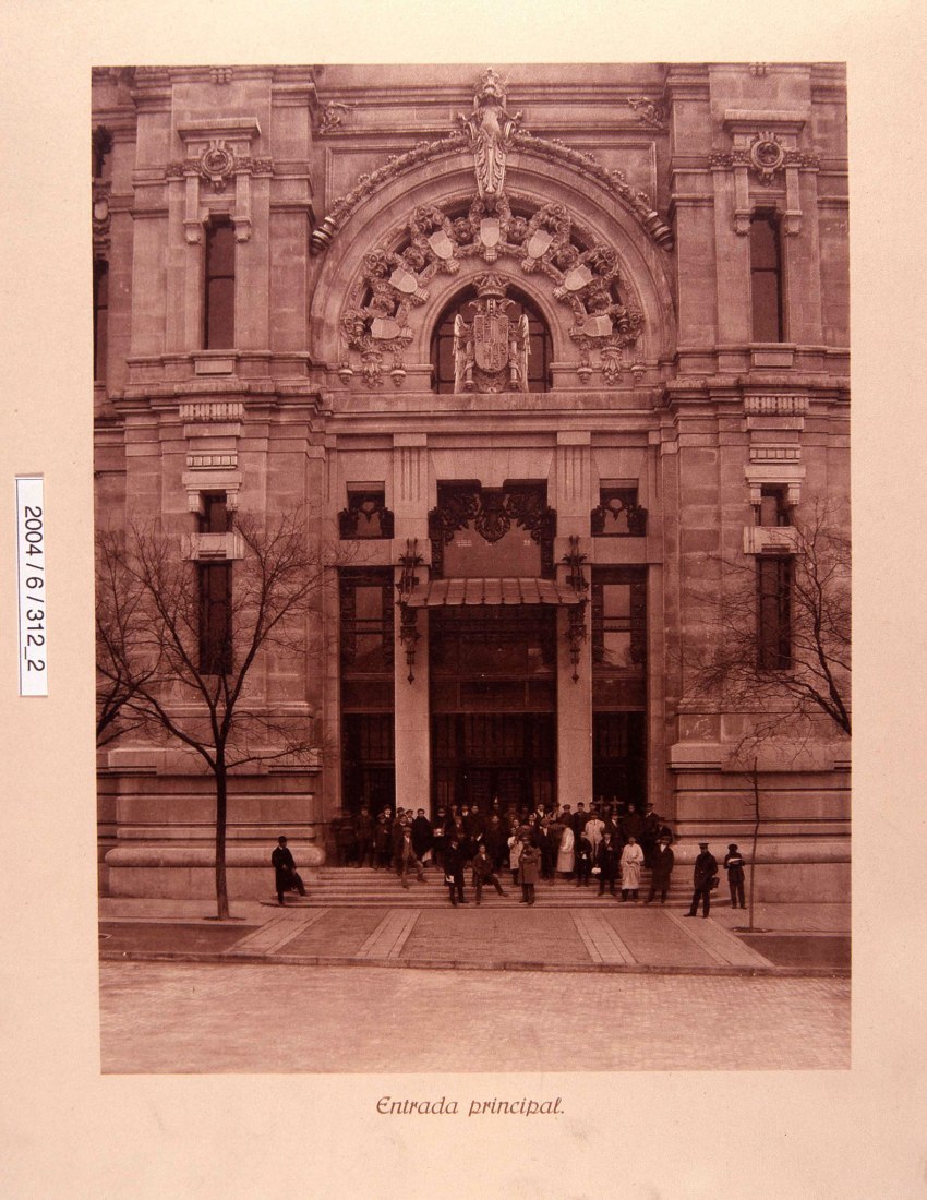 Historical pictures. Colgando del Centro by Héctor Fernández Elorza