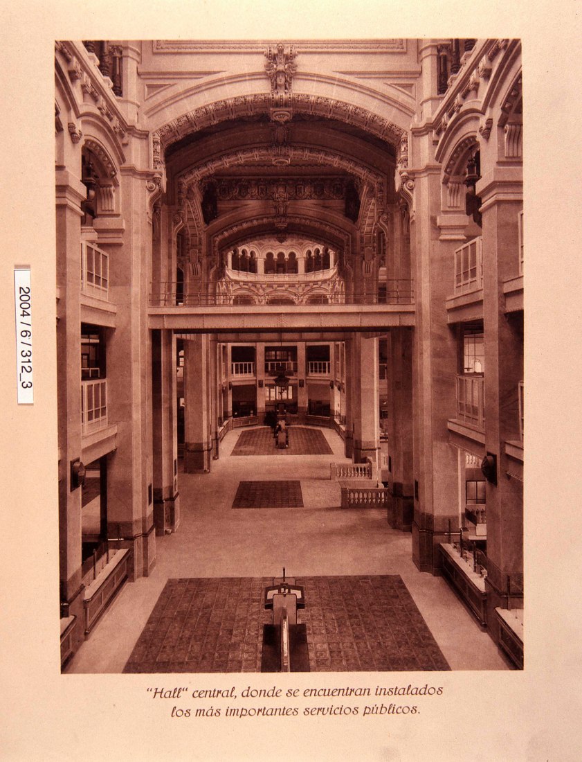 Historical pictures. Colgando del Centro by Héctor Fernández Elorza
