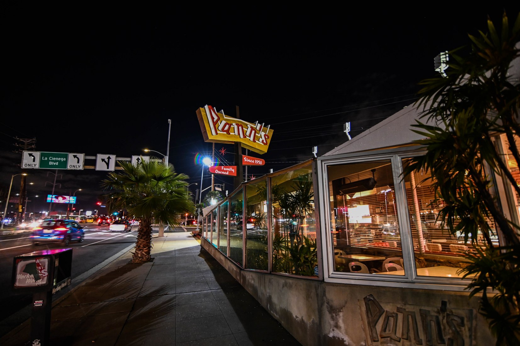 Pann restaurant, Googie diner. Photo by Russell Mondy via Flickr Creative Commons (CC BY-NC 2.0) 