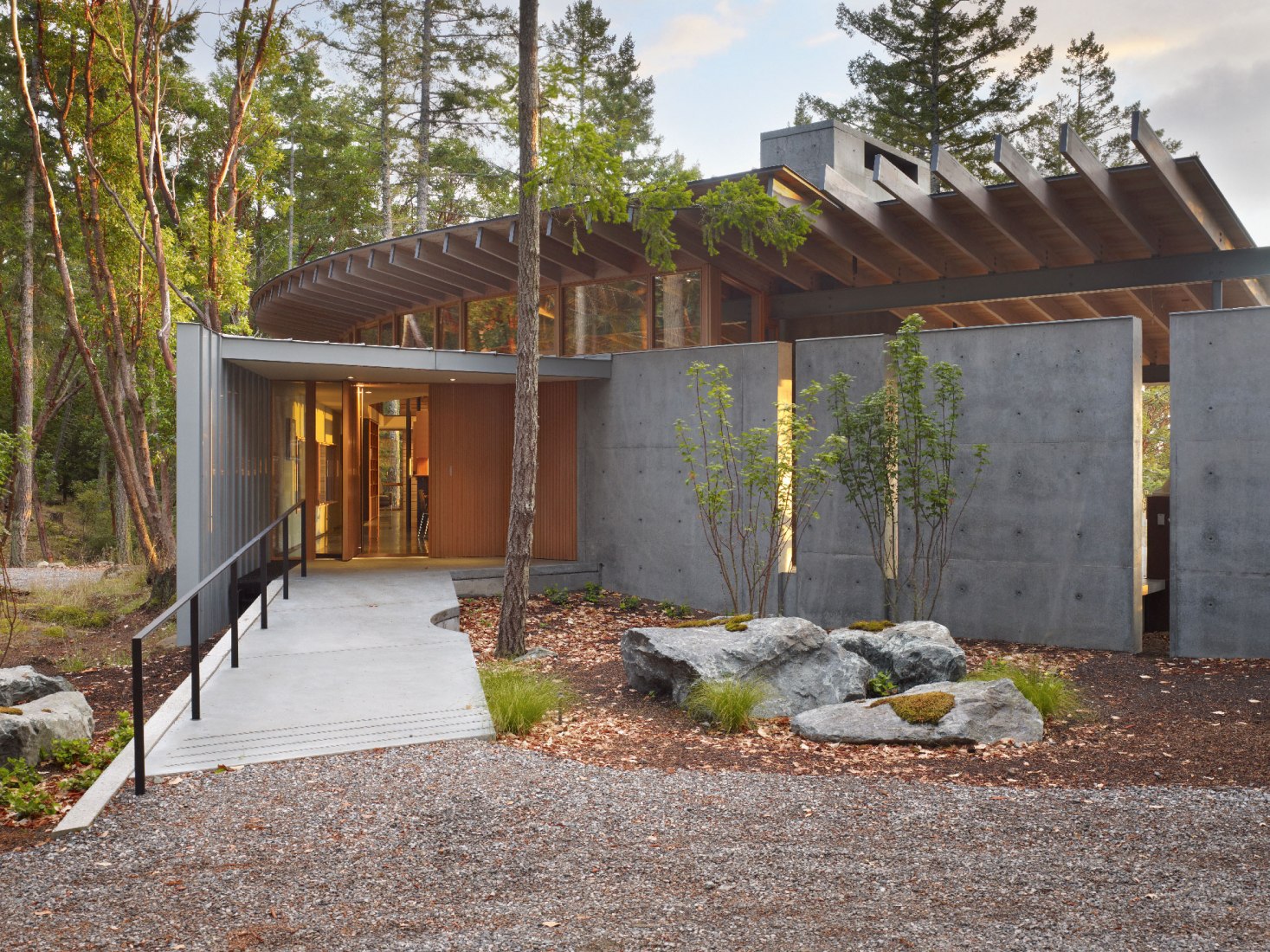 Suncrest por Heliotrope Architects. Fotografía por Ben Schneider