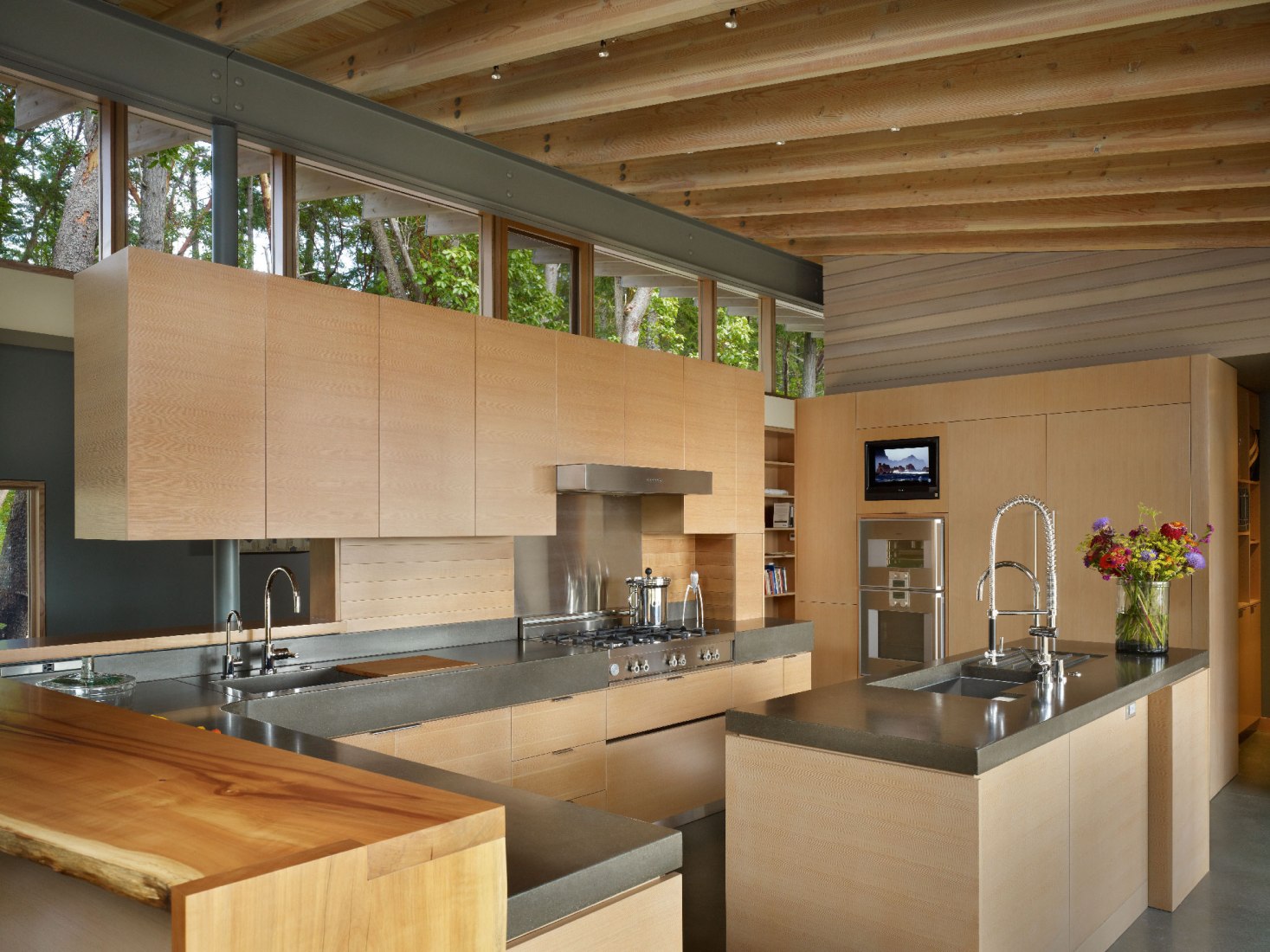 Suncrest por Heliotrope Architects. Fotografía por Ben Schneider