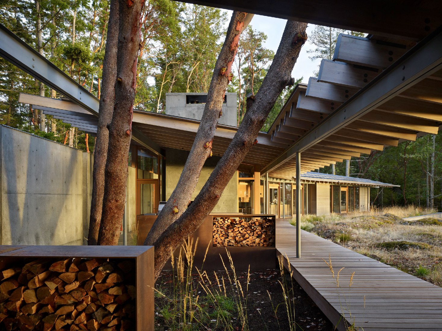 Suncrest por Heliotrope Architects. Fotografía por Ben Schneider