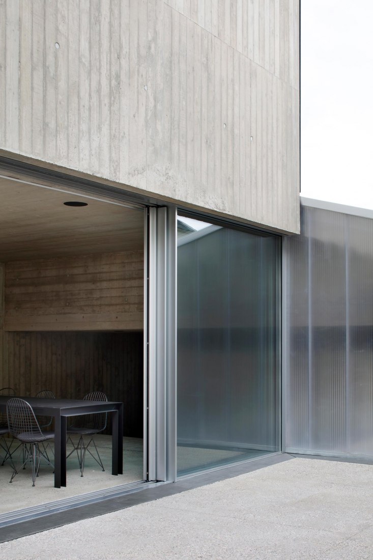 Hercule, single-family house by 2001. Photograph by Maxime Delvaux