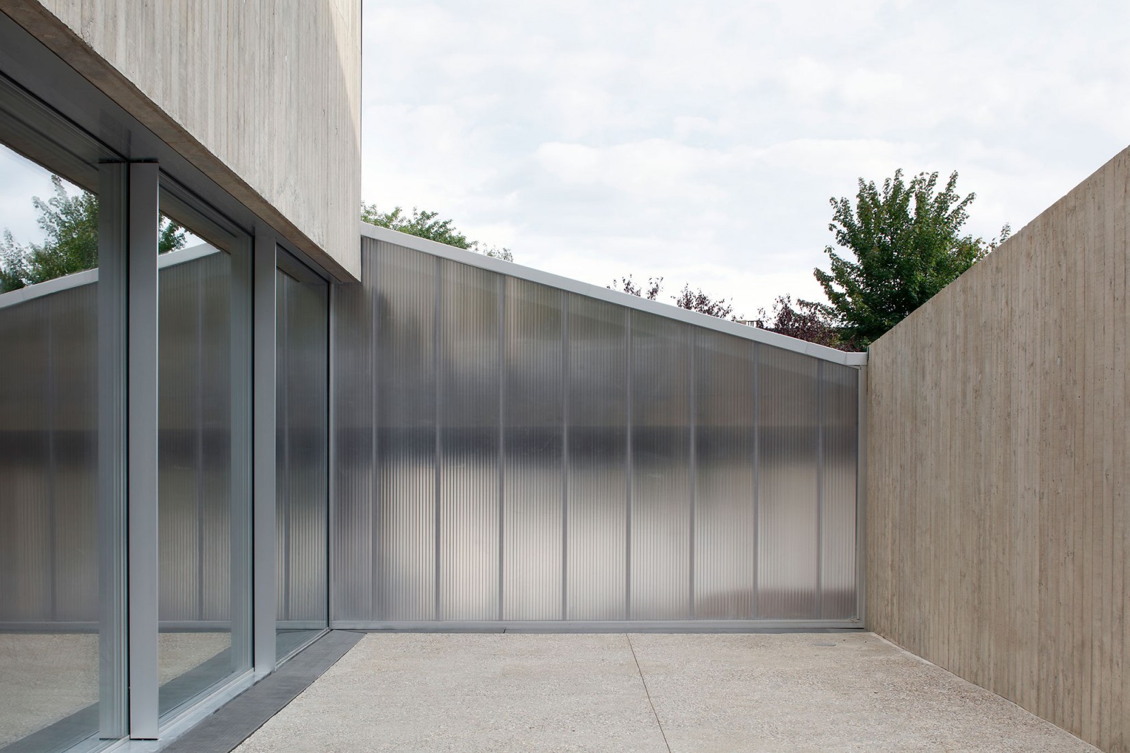 Hercule, single-family house by 2001. Photograph by Maxime Delvaux