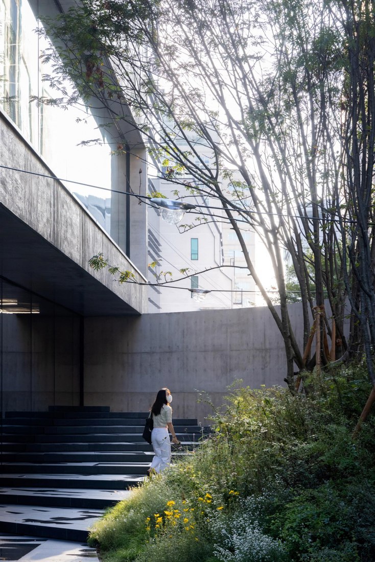 ST International HQ y SongEun Art Space por Herzog & de Meuron. Fotografía por Iwan Baan