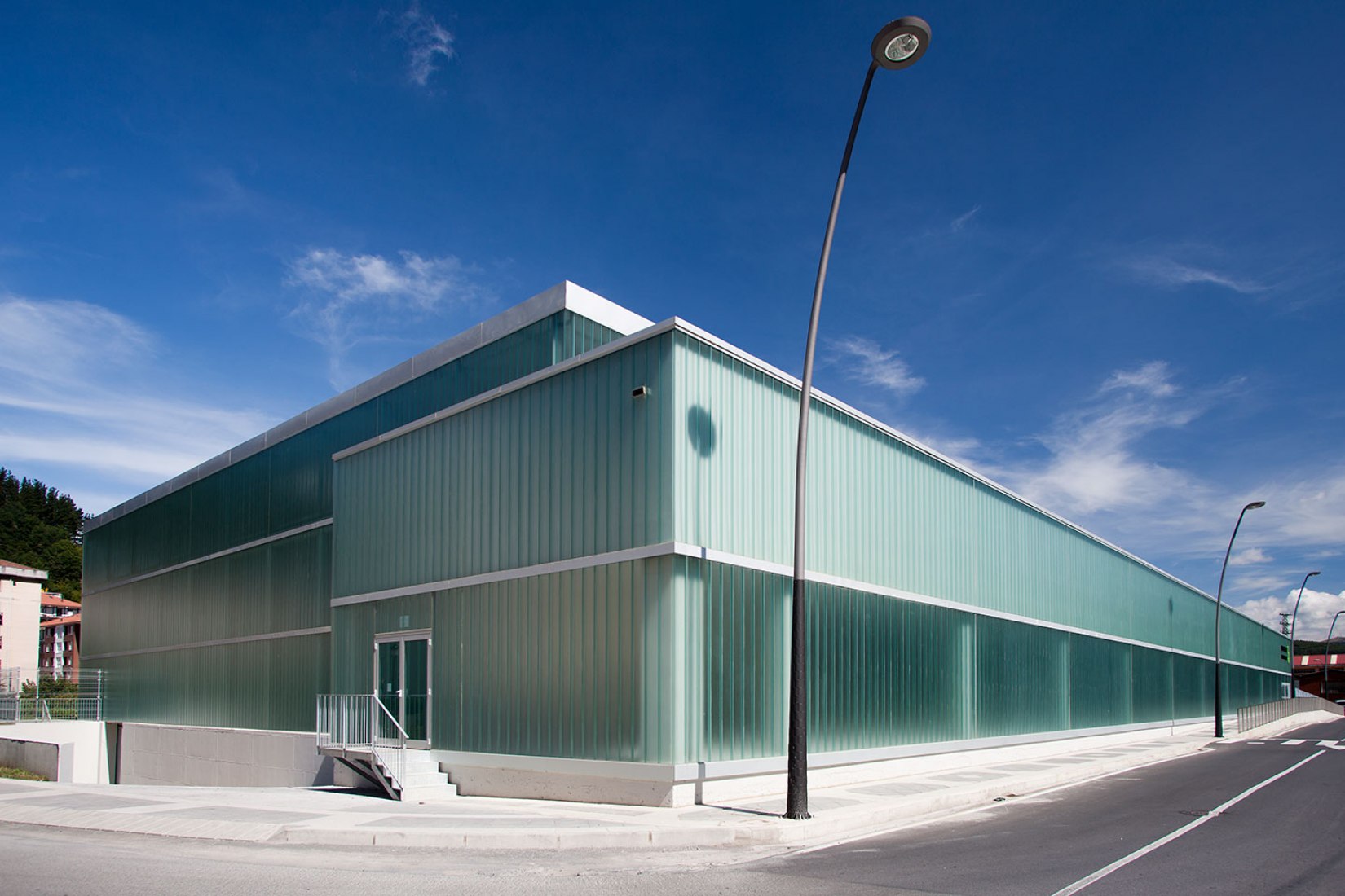 Vista exterior de Sport Cter. por HIKA arkitektura. Fotografía © Agustín Sagasti. Imagen cortesía de HIKA arkitektura
