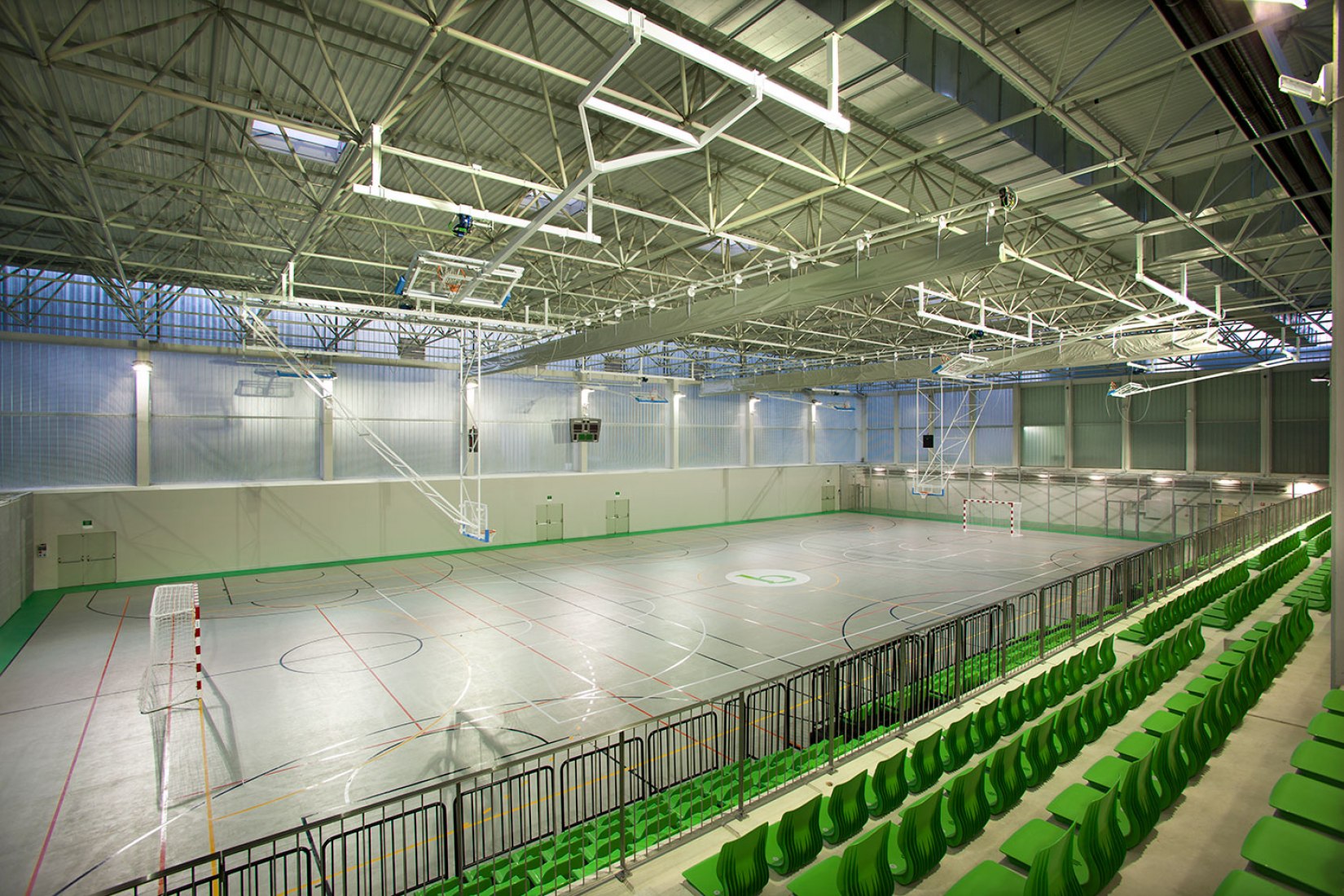 Vista interior de Sport Cter. por HIKA arkitektura. Fotografía © Agustín Sagasti. Imagen cortesía de HIKA arkitektura
