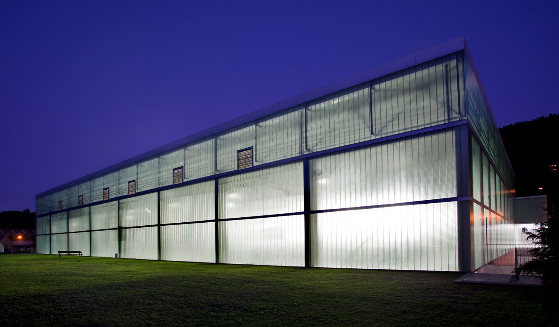 Vista exterior de Sport Cter. por HIKA arkitektura. Fotografía © Agustín Sagasti. Imagen cortesía de HIKA arkitektura