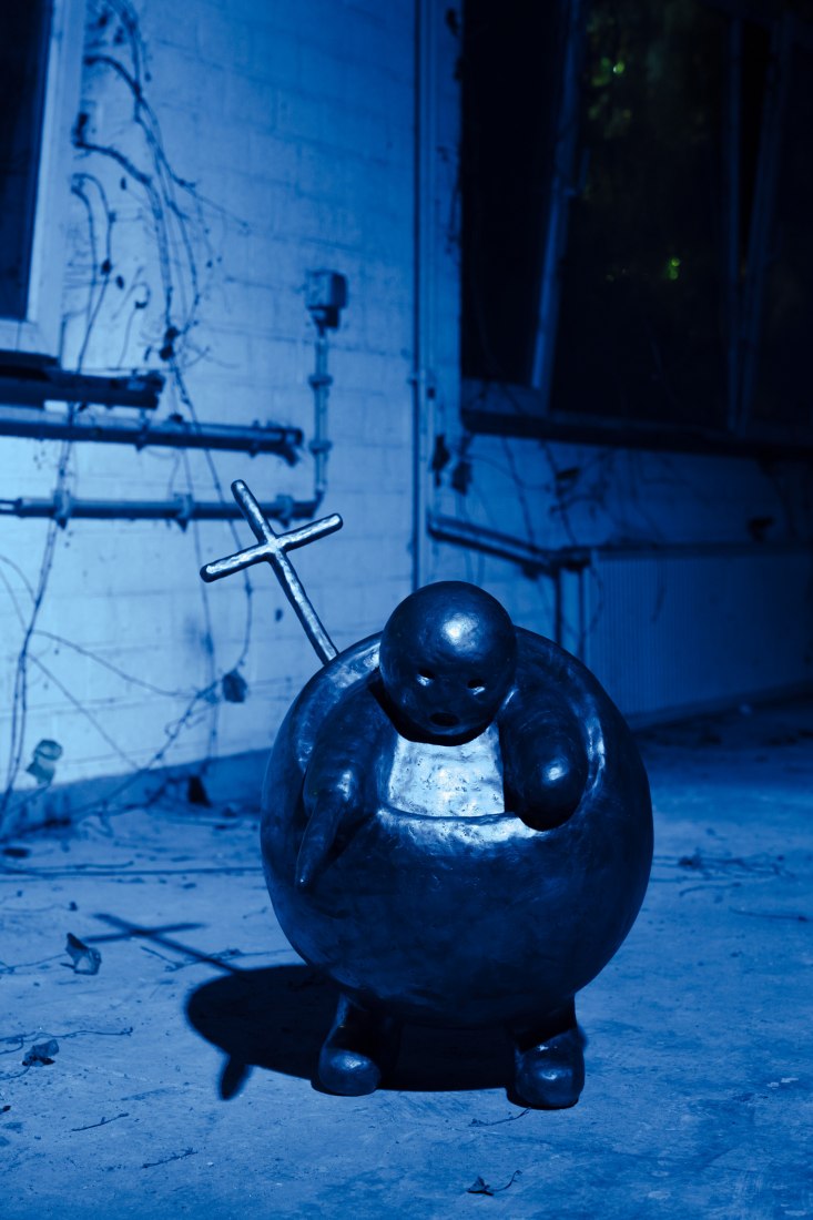 'Flying on the raven’s wing' by Horst. Curator, Evelyn Simons. Photography by Illias Teirlinck