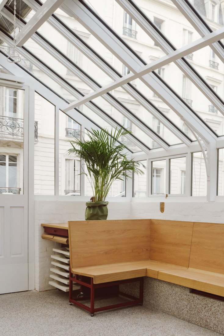 A greenhouse as a place of leisure. Hospitality room by FORME. Photography by Giaime Meloni.