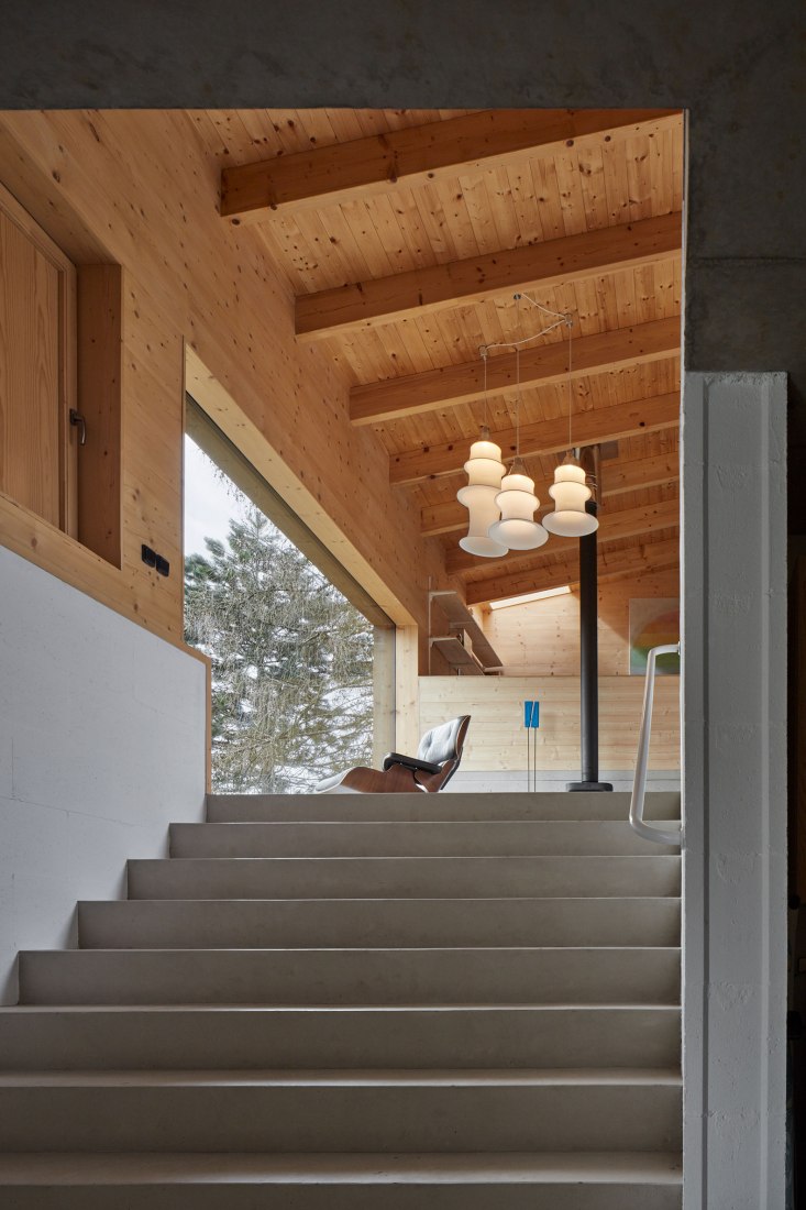 "Casa detrás del muro" por Mjölk architects. Fotografía de Jakub Skokan, Martin Tůma / BoysPlayNice.