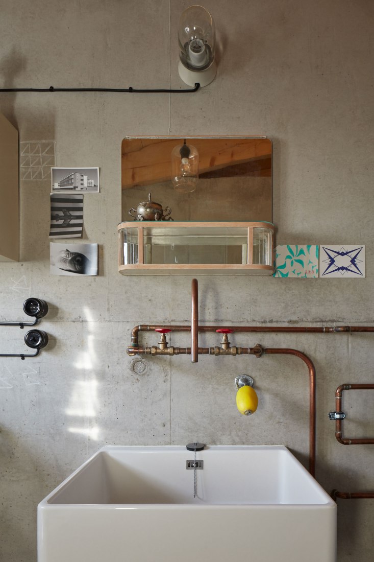 "Casa detrás del muro" por Mjölk architects. Fotografía de Jakub Skokan, Martin Tůma / BoysPlayNice.