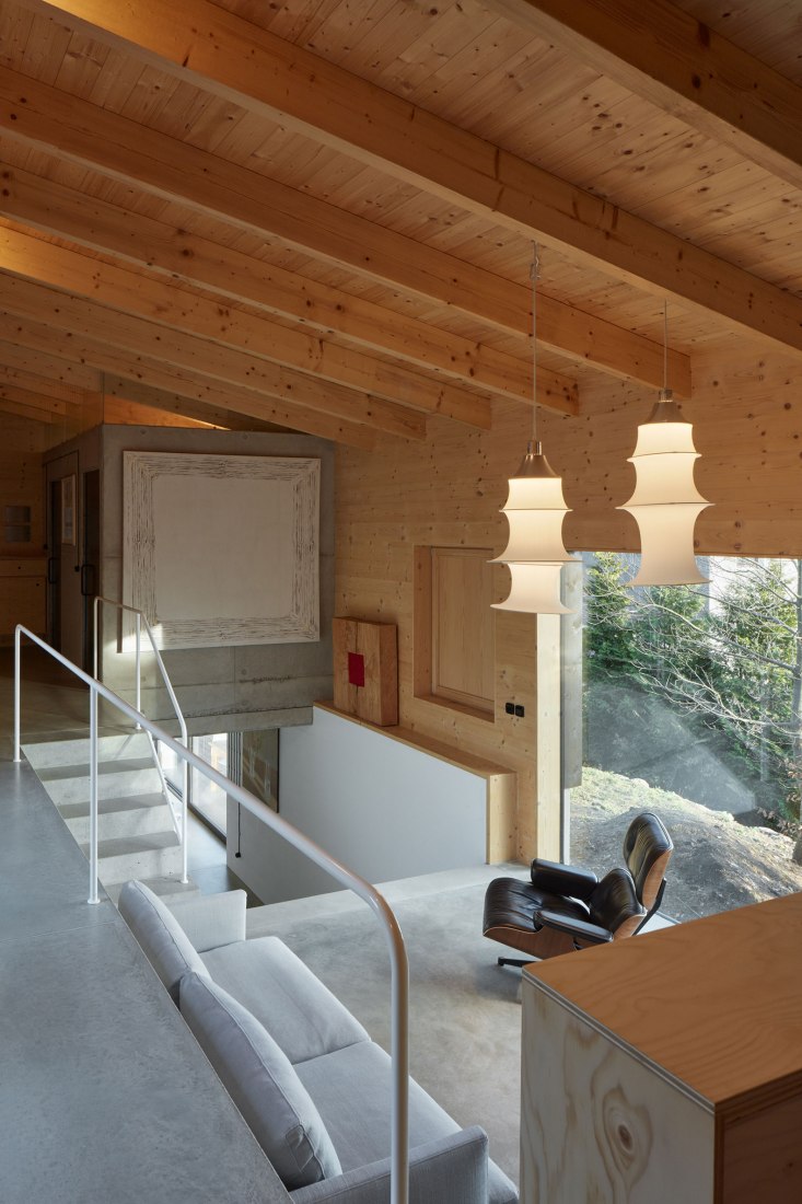 "Casa detrás del muro" por Mjölk architects. Fotografía de Jakub Skokan, Martin Tůma / BoysPlayNice.