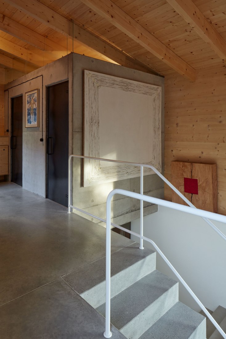 "Casa detrás del muro" por Mjölk architects. Fotografía de Jakub Skokan, Martin Tůma / BoysPlayNice.