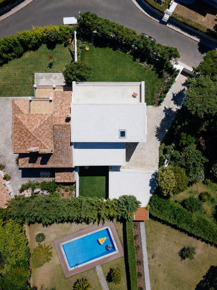 House in Restelo by aspa. Photograph by do mal o menos - Eduardo Nascimento. House in Restelo by aspa. Photograph by do mal o menos - Eduardo Nascimento.