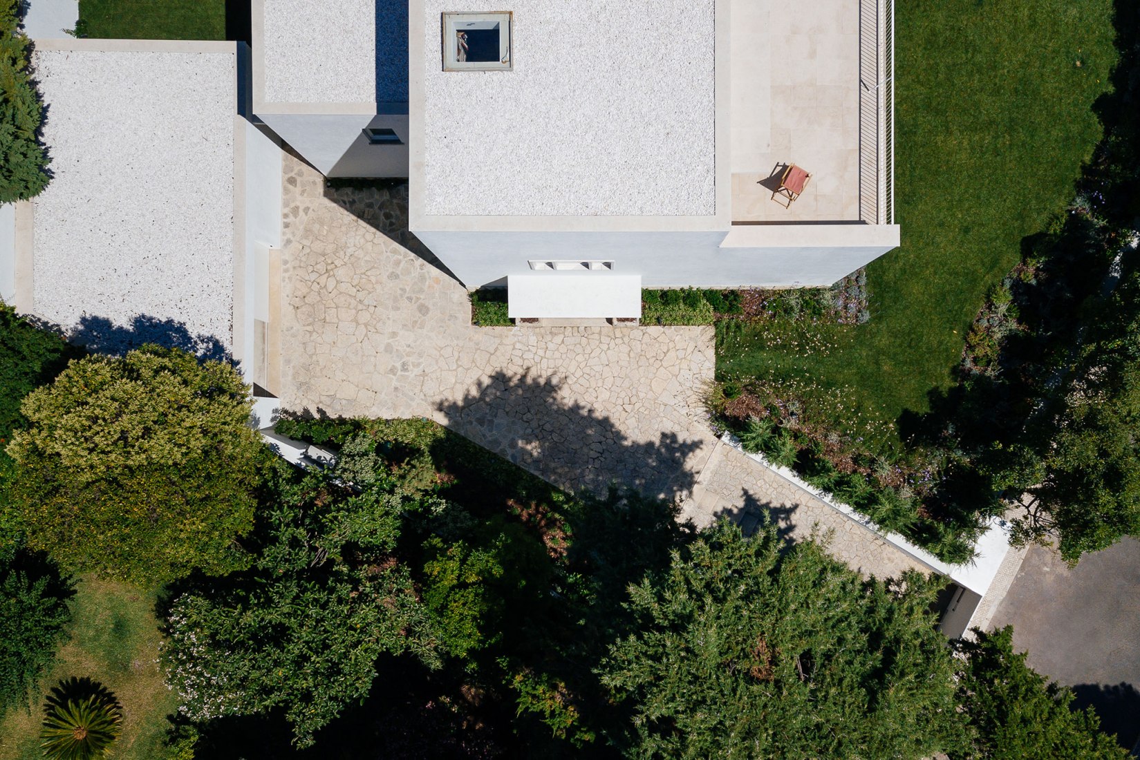 House in Restelo by aspa. Photograph by do mal o menos - Eduardo Nascimento. House in Restelo by aspa. Photograph by do mal o menos - Eduardo Nascimento.