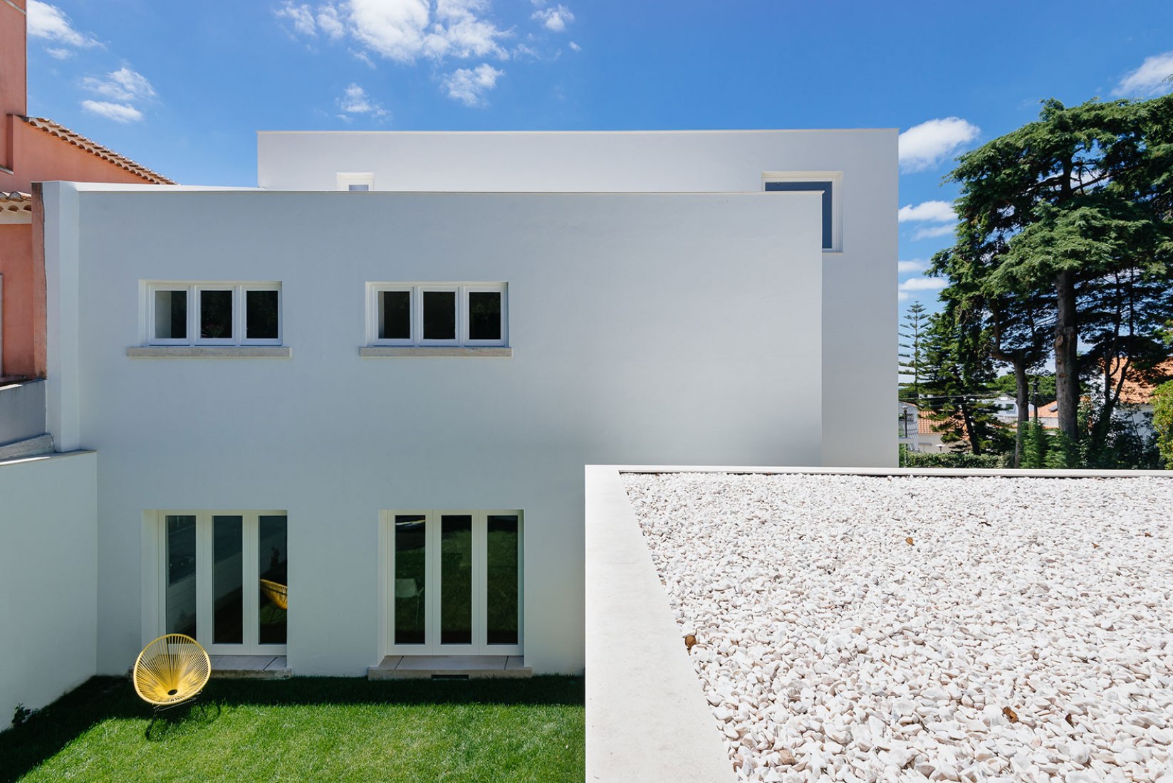House in Restelo by aspa. Photograph by do mal o menos - Eduardo Nascimento. House in Restelo by aspa. Photograph by do mal o menos - Eduardo Nascimento.