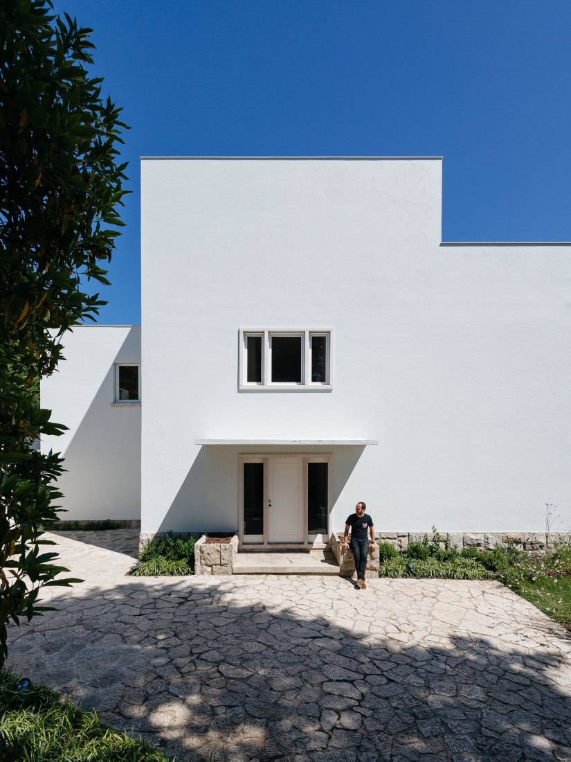 House in Restelo by aspa. Photograph by do mal o menos - Eduardo Nascimento. House in Restelo by aspa. Photograph by do mal o menos - Eduardo Nascimento.
