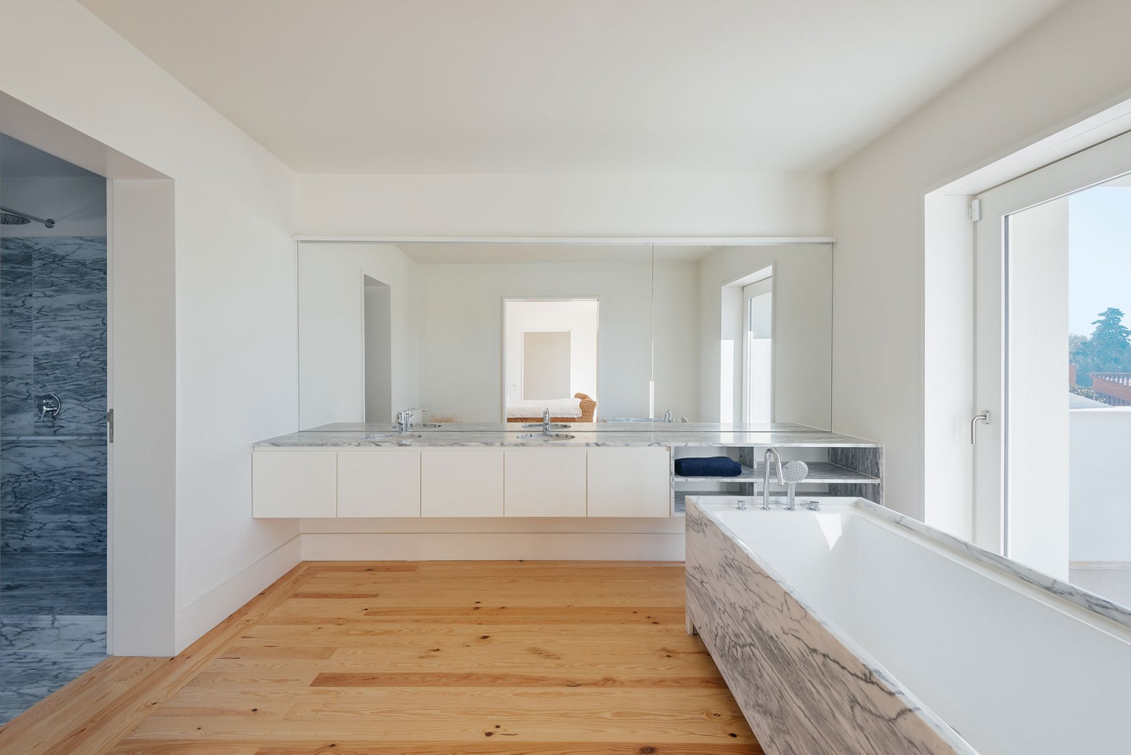 House in Restelo by aspa. Photograph by do mal o menos - Eduardo Nascimento. House in Restelo by aspa. Photograph by do mal o menos - Eduardo Nascimento.