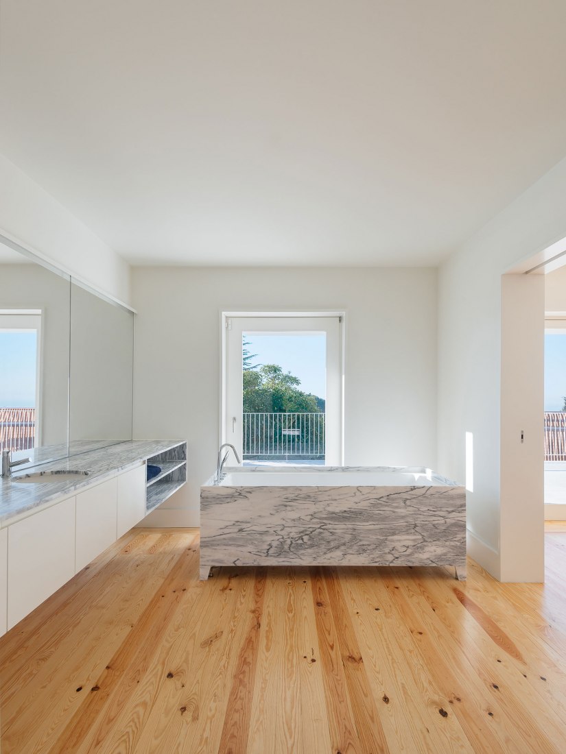 House in Restelo by aspa. Photograph by do mal o menos - Eduardo Nascimento. House in Restelo by aspa. Photograph by do mal o menos - Eduardo Nascimento.
