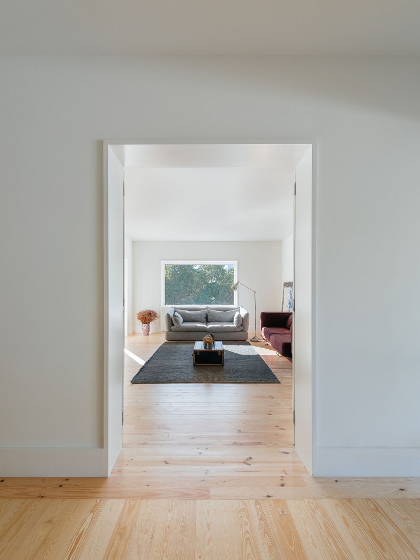 House in Restelo by aspa. Photograph by do mal o menos - Eduardo Nascimento. House in Restelo by aspa. Photograph by do mal o menos - Eduardo Nascimento.