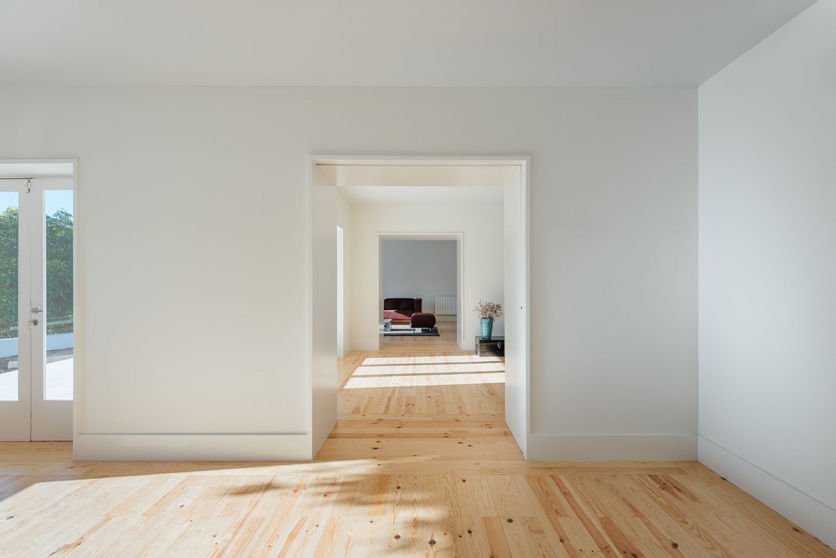 House in Restelo by aspa. Photograph by do mal o menos - Eduardo Nascimento. House in Restelo by aspa. Photograph by do mal o menos - Eduardo Nascimento.