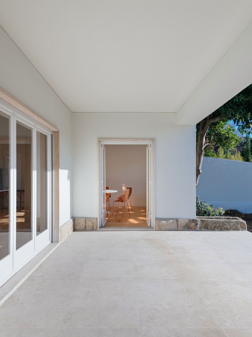 House in Restelo by aspa. Photograph by do mal o menos - Eduardo Nascimento. House in Restelo by aspa. Photograph by do mal o menos - Eduardo Nascimento.