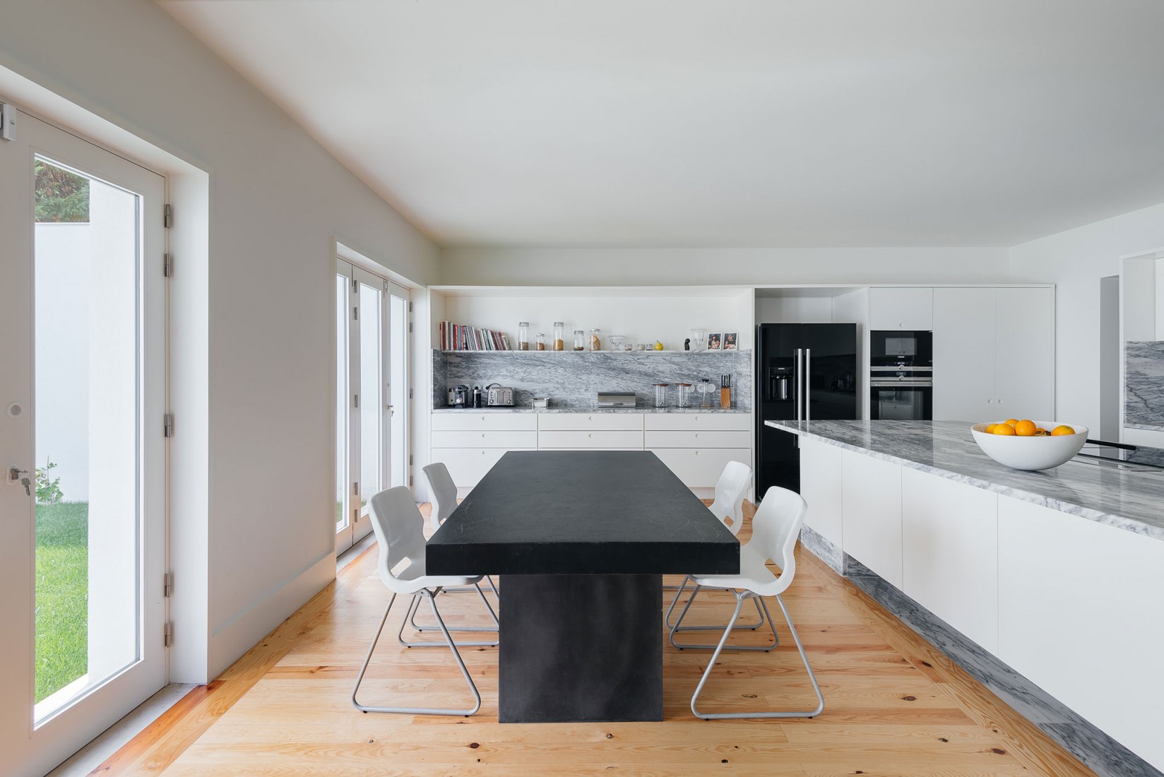 House in Restelo by aspa. Photograph by do mal o menos - Eduardo Nascimento. House in Restelo by aspa. Photograph by do mal o menos - Eduardo Nascimento.