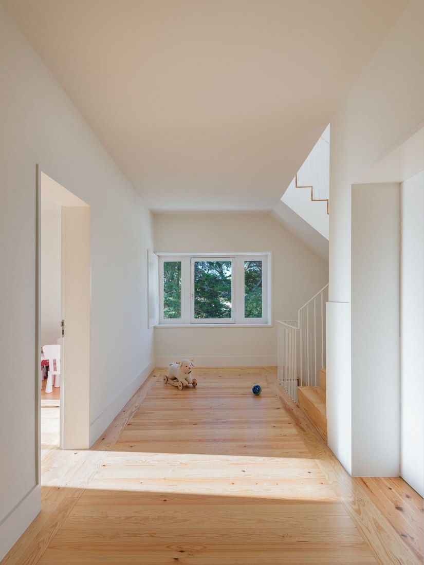 House in Restelo by aspa. Photograph by do mal o menos - Eduardo Nascimento. House in Restelo by aspa. Photograph by do mal o menos - Eduardo Nascimento.