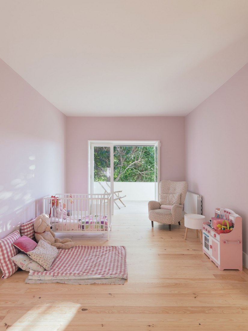 House in Restelo by aspa. Photograph by do mal o menos - Eduardo Nascimento. House in Restelo by aspa. Photograph by do mal o menos - Eduardo Nascimento.