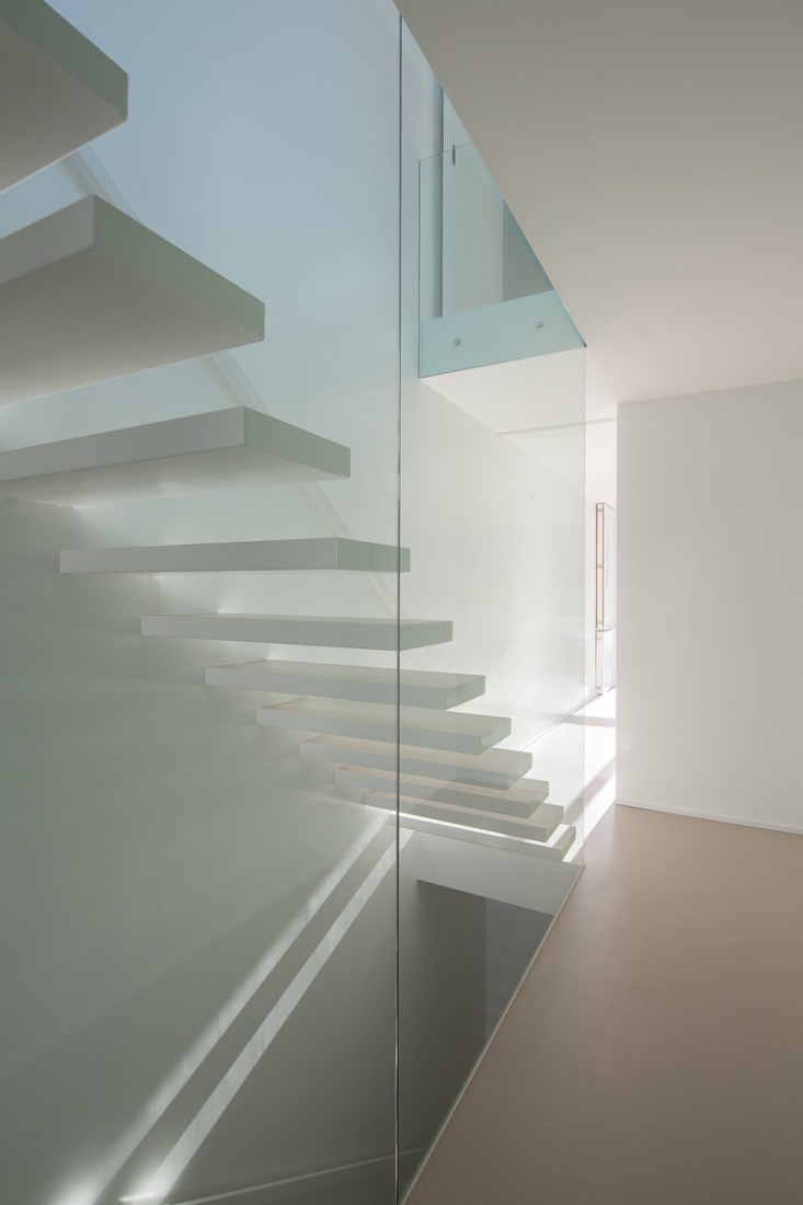 Stairs. Urban House in Lindo Vale by Ana Cláudia Monteiro + Vítor Oliveira. Photography © José Campos.