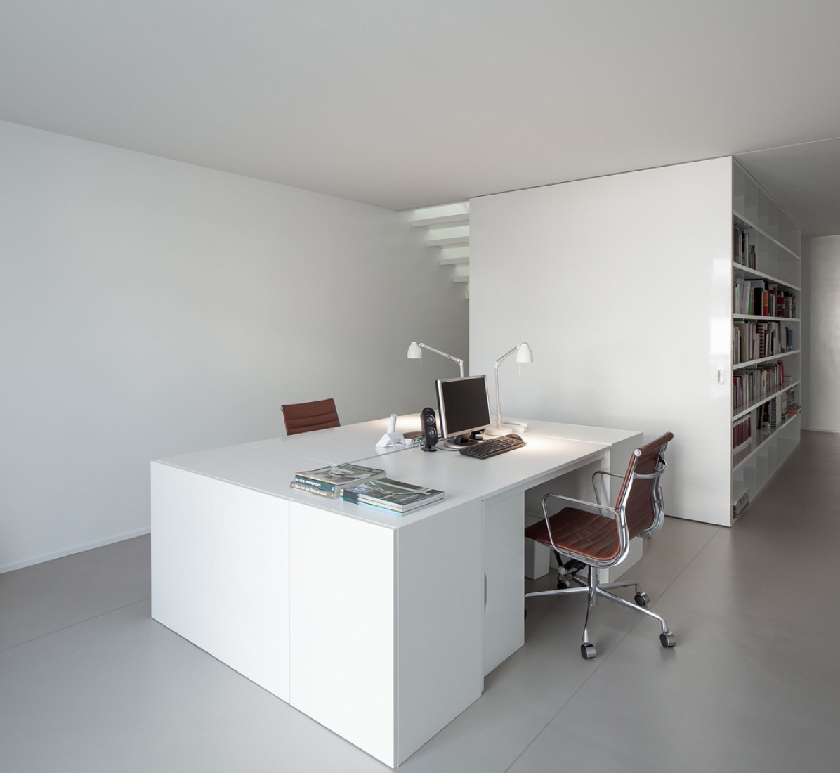 Office. Urban House in Lindo Vale by Ana Cláudia Monteiro + Vítor Oliveira. Photography © José Campos.