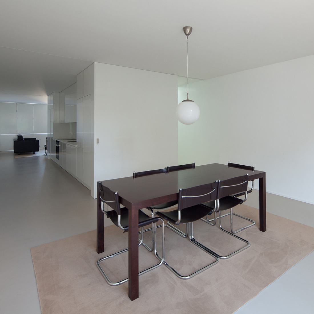 Dining room. Urban House in Lindo Vale by Ana Cláudia Monteiro + Vítor Oliveira. Photography © José Campos. 
