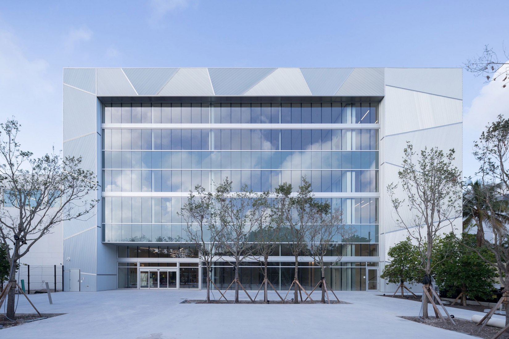 Vista exterior. Nueva sede de la Fundación ICA MIAMI por ARANGUREN + GALLEGOS Arquitectos. Fotografía © Iwan Baan 