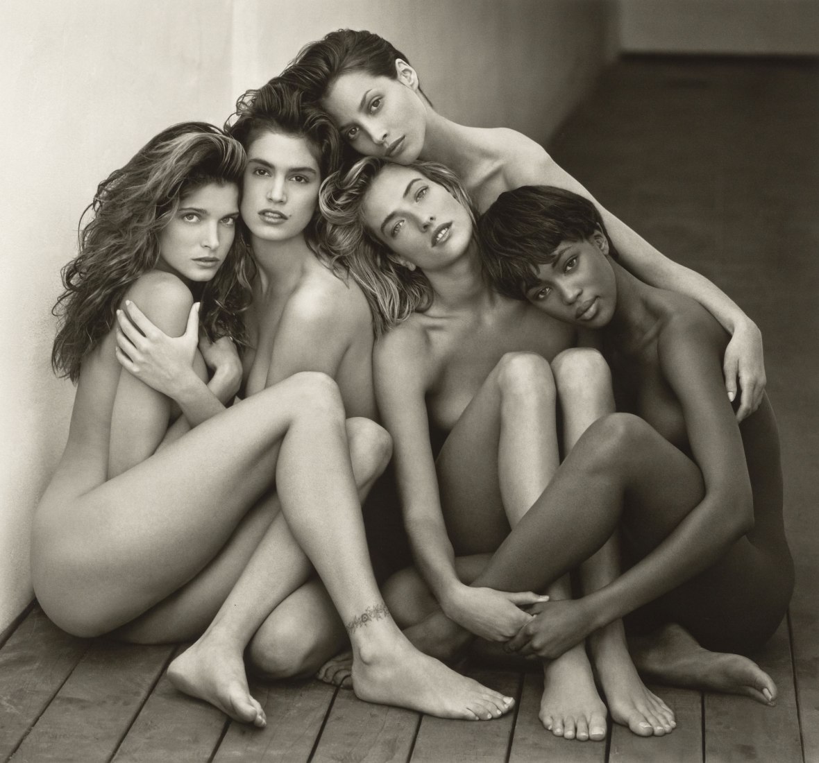 Stephanie, Cindy, Christy, Tatjana, Naomi, Hollywood, 1989. Herb Ritts, estadounidense, 1952-2002. Impresión con gelatina de plata. Museo J. Paul Getty, Los Ángeles, Fundación Gift of Herb Ritts © Fundación Herb Ritts