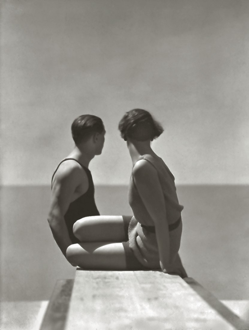 Trajes de baño por Izod, París, 1930. George Hoyningen-Huene, estadounidense, Rusia nacida, 1900-1968. Impresión en gelatina de plata. Cortesía de Richard y Allison Roeder © Horst