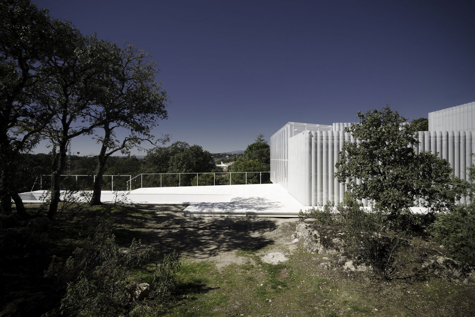 House and painting space for an artist by Idearch. Photograph by Joaquín Mosquera